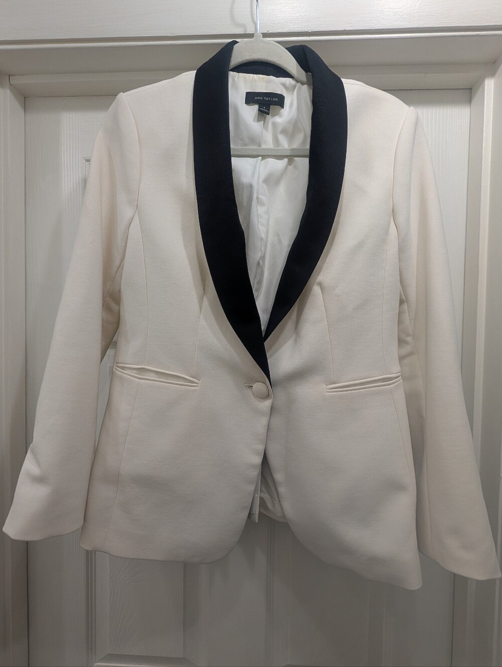 Ann Taylor Ivory Tuxedo Blazer Black Satin Lapel Size 6